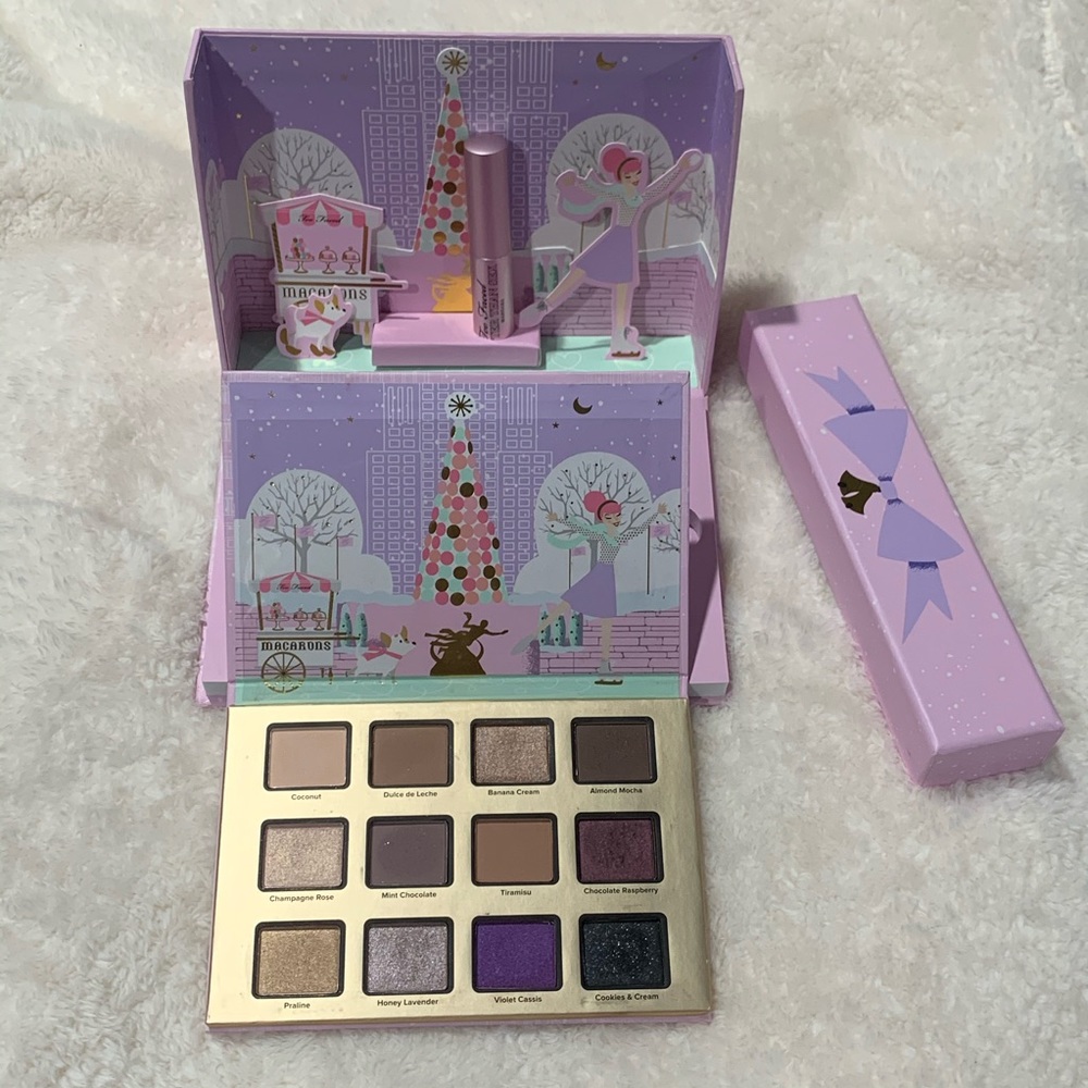 SOLD Too Faced Christmas New York Merry Macarons
